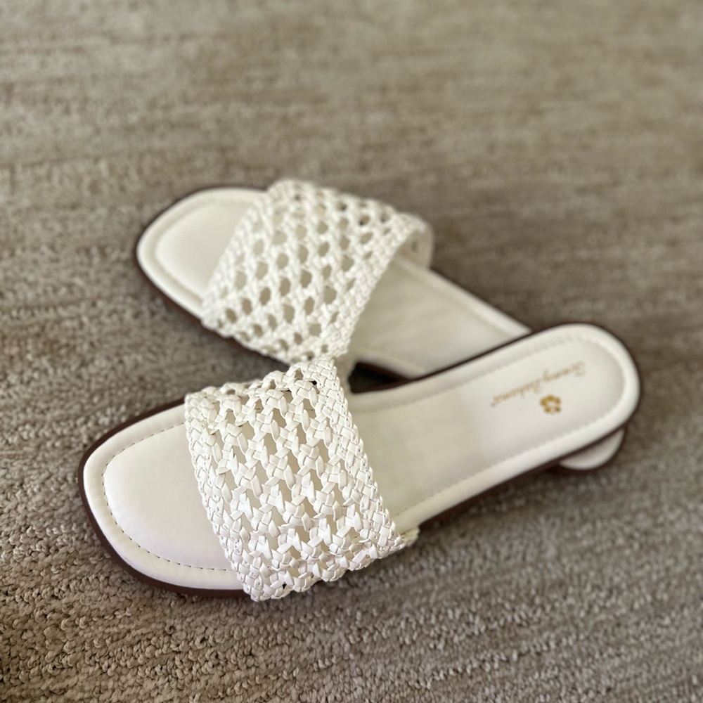 Tommy Bahama white leather sandals